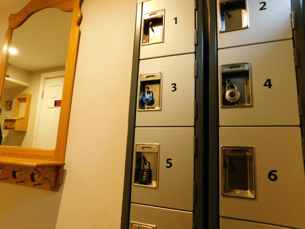 The Calgary Hub Hostel Style Home Экстерьер фото
