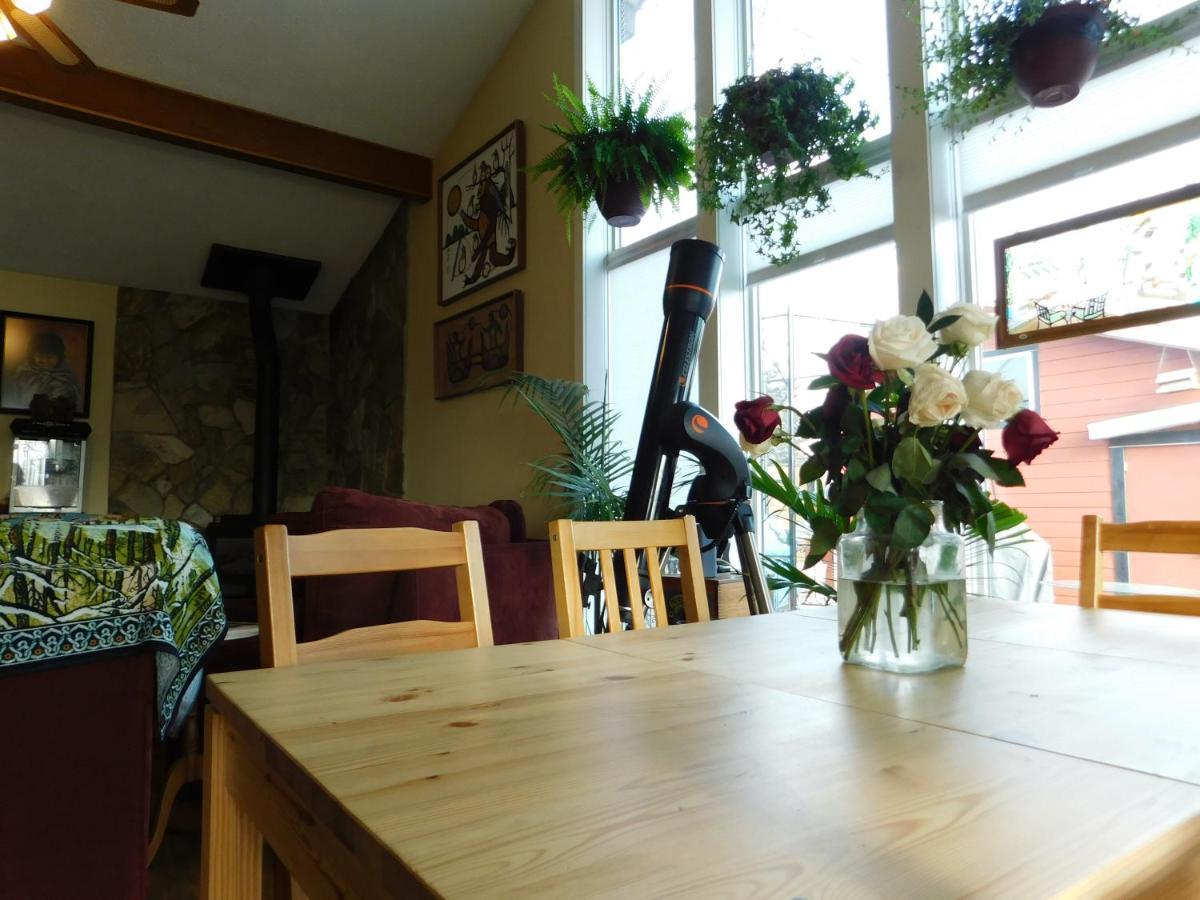 The Calgary Hub Hostel Style Home Экстерьер фото
