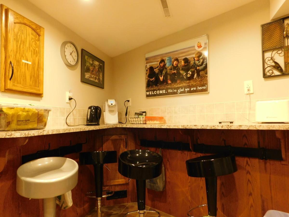 The Calgary Hub Hostel Style Home Экстерьер фото
