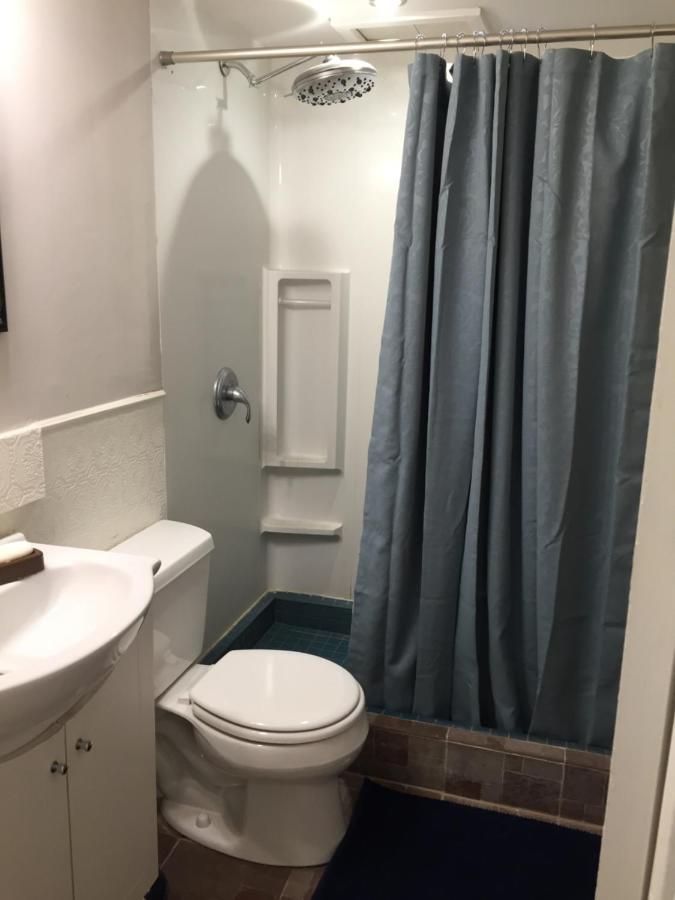 The Calgary Hub Hostel Style Home Экстерьер фото