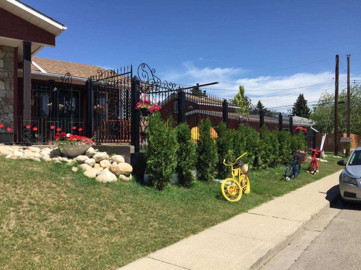 The Calgary Hub Hostel Style Home Экстерьер фото