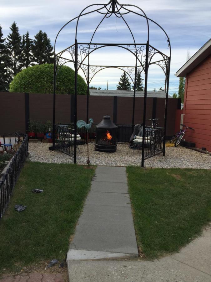 The Calgary Hub Hostel Style Home Экстерьер фото