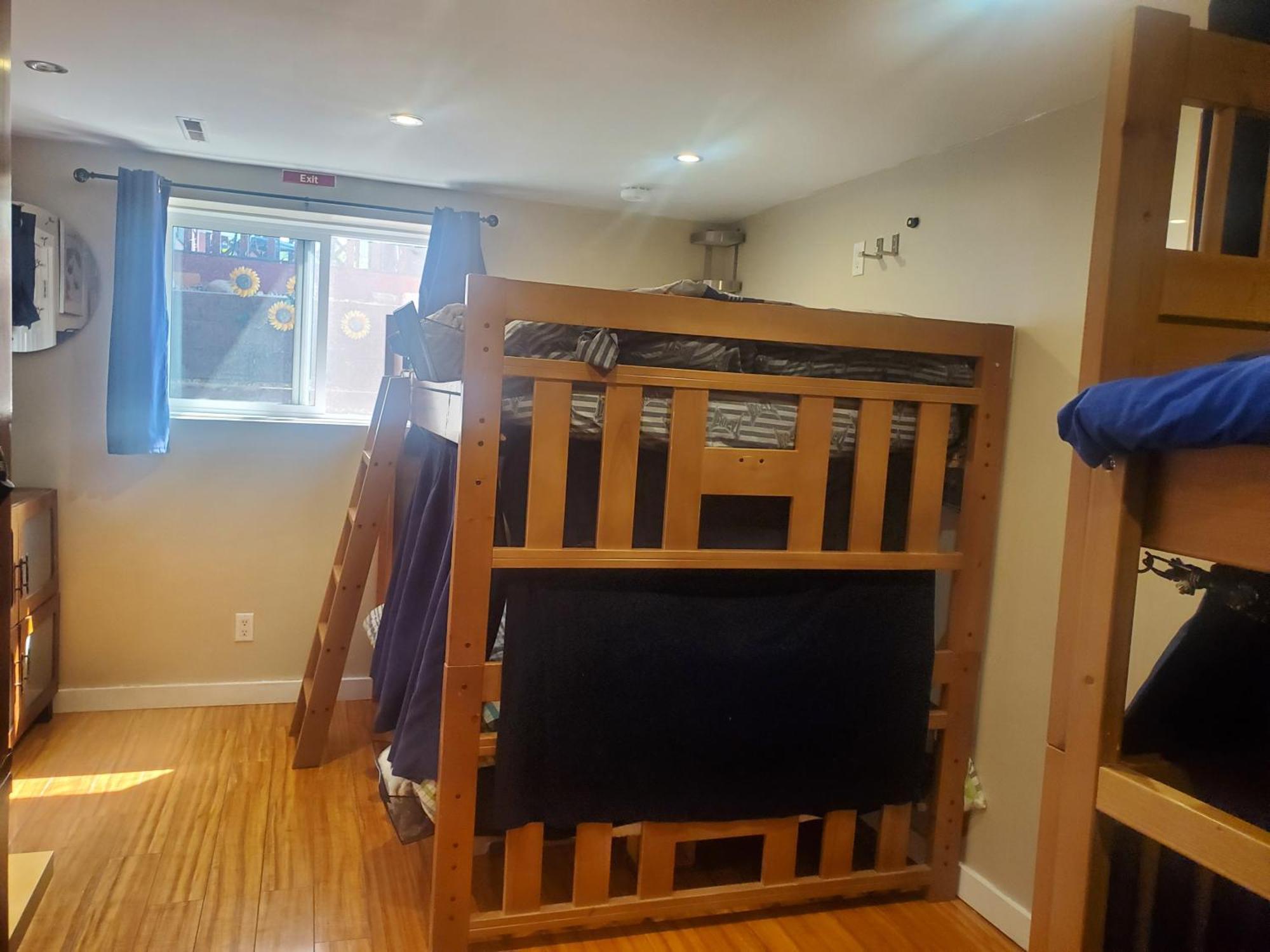 The Calgary Hub Hostel Style Home Экстерьер фото